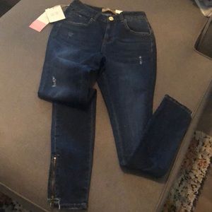 Brand new jeans size 38 girls, this is equivalent to size 14 girls